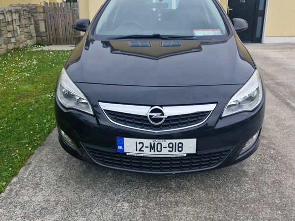 Opel Astra MPV, Petrol, 2012, Black