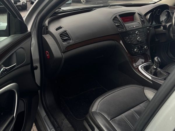 Opel Insignia Hatchback, Diesel, 2011, Silver
