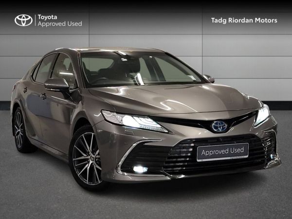 Toyota Camry Saloon, Petrol Hybrid, 2022, Silver
