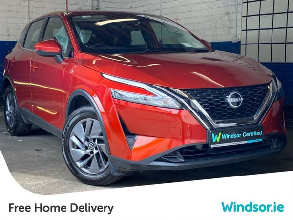 Nissan Qashqai MPV, Petrol, 2022, Red