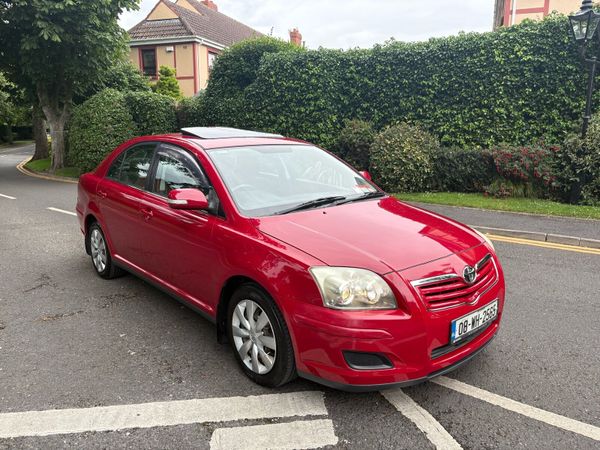 Toyota Avensis Hatchback, Petrol, 2008, Red