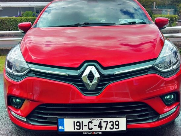 Renault Clio Hatchback, Petrol, 2019, Red