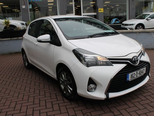 Toyota Yaris Hatchback, Petrol, 2016, White