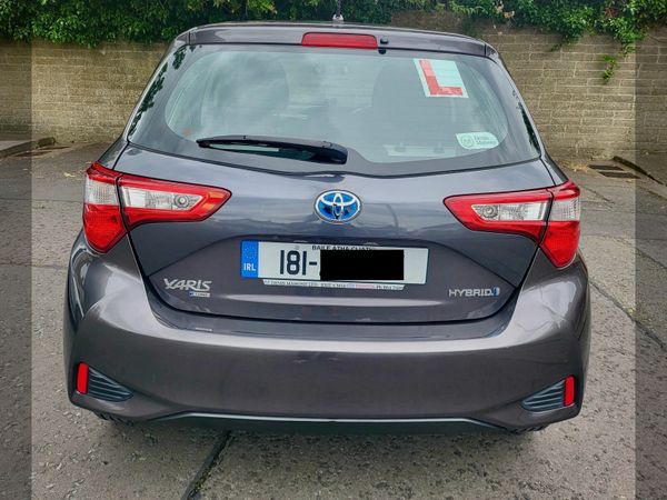 Toyota Yaris MPV, Petrol Hybrid, 2018, Grey