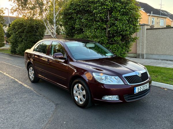 Skoda Octavia Saloon, Diesel, 2011, Red