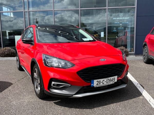 Ford Focus Hatchback, Diesel, 2021, Red