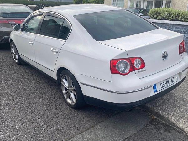 Volkswagen Passat Saloon, Petrol, 2009, White