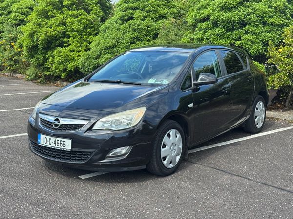 Opel Astra Hatchback, Petrol, 2010, Black