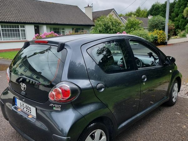 Toyota Aygo Hatchback, Petrol, 2011, Grey