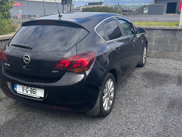 Opel Astra Hatchback, Diesel, 2011, Black
