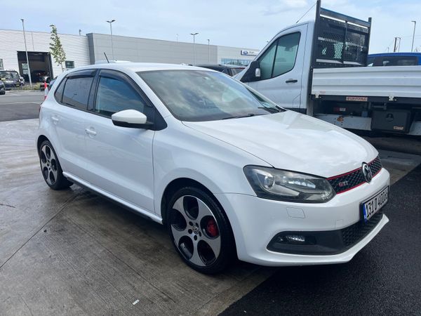 Volkswagen Polo Hatchback, Petrol, 2013, White