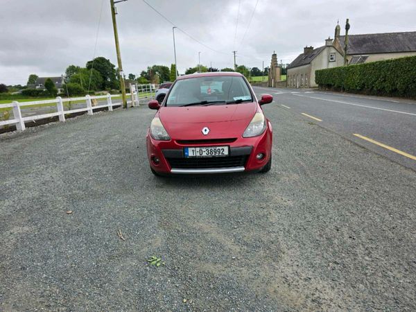 Renault Clio Hatchback, Diesel, 2011, Red