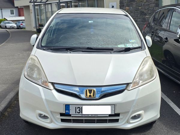 Honda Fit Hatchback, Petrol Hybrid, 2013, White