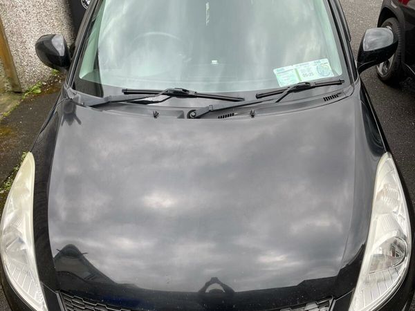 Suzuki Swift Hatchback, Petrol, 2015, Black