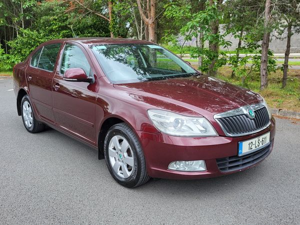 Skoda Octavia Saloon, Diesel, 2012, Red