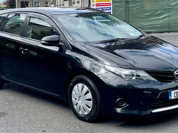Toyota Auris Hatchback, Diesel, 2013, Black