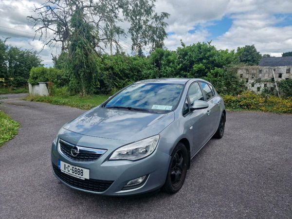 Opel Astra Hatchback, Diesel, 2011, Silver