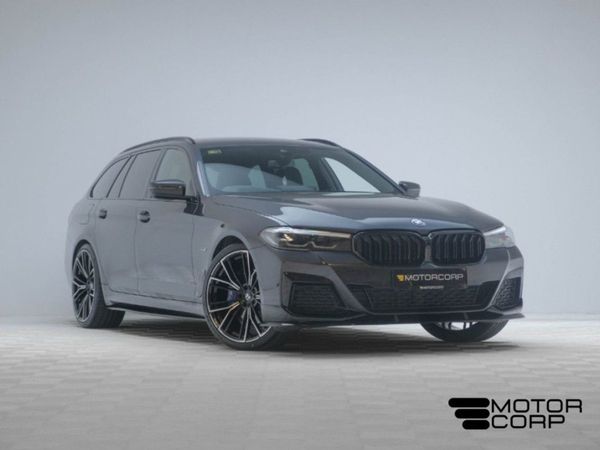 BMW 5-Series Estate, Hybrid, 2023, Grey