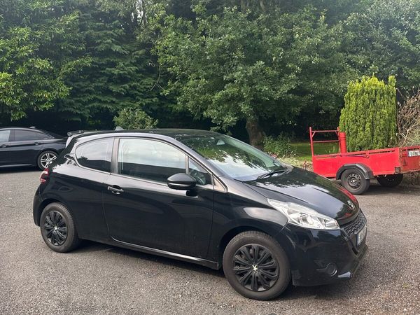 Peugeot 208 Hatchback, Petrol, 2014, Black