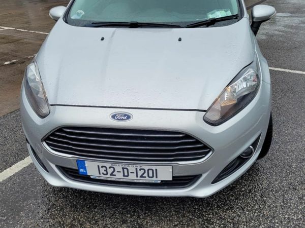 Ford Fiesta Hatchback, Petrol, 2013, Silver