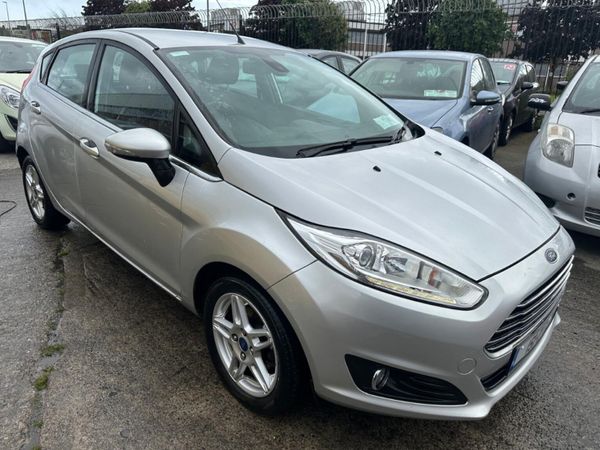 Ford Fiesta Hatchback, Petrol, 2015, Silver