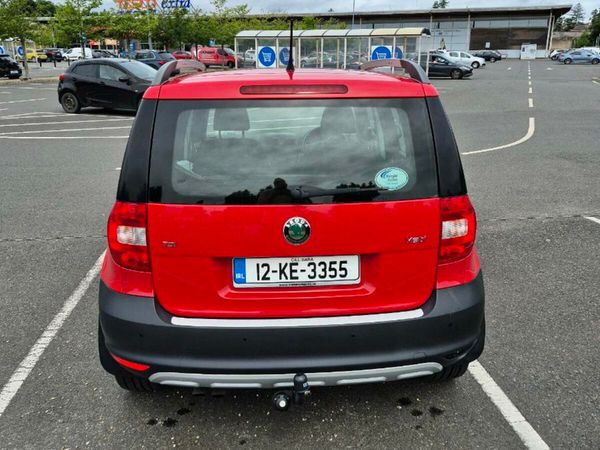 Skoda Yeti SUV, Diesel, 2012, Red