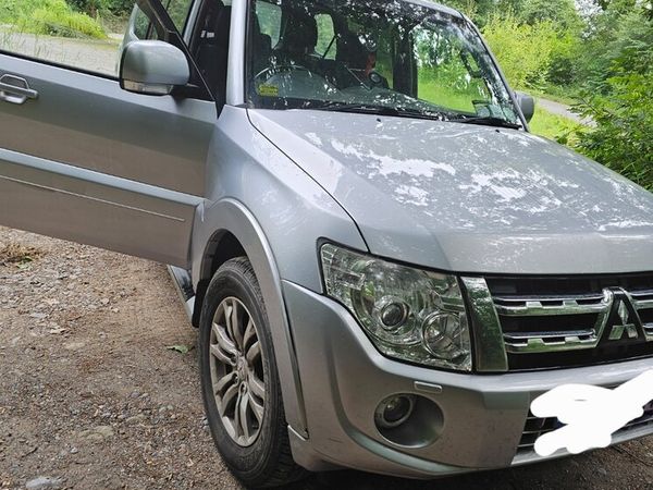 Mitsubishi Pajero SUV, Diesel, 2015, Silver