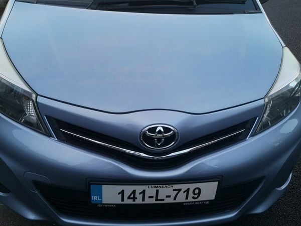 Toyota Yaris Hatchback, Petrol, 2014, Blue
