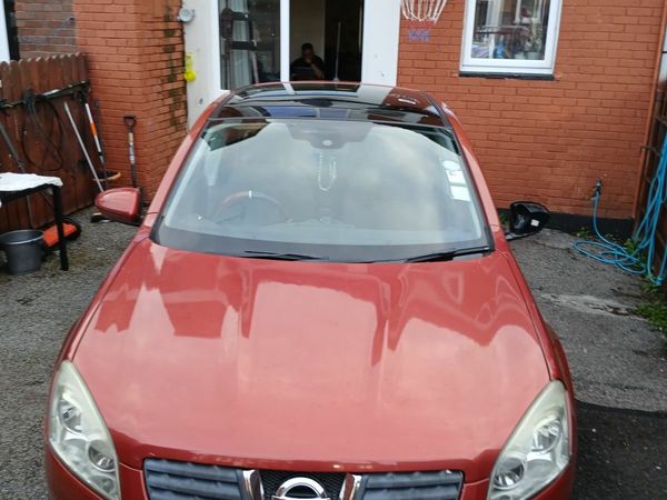 Nissan Qashqai Hatchback, Petrol, 2008, Red