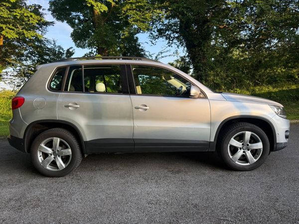 Volkswagen Tiguan SUV, Diesel, 2012, Silver