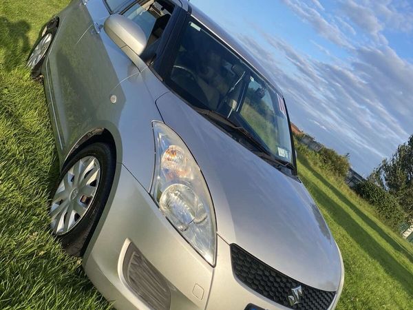 Suzuki Swift Hatchback, Petrol, 2012, Silver