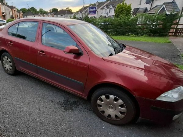 Skoda Octavia Hatchback, Petrol, 2007, Red
