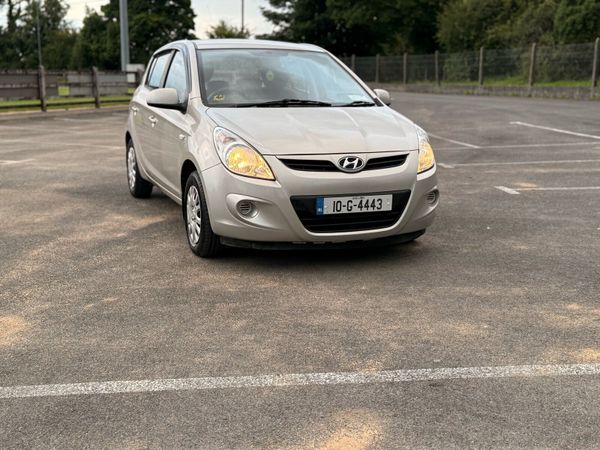 Hyundai i20 Hatchback, Petrol, 2010, Gold
