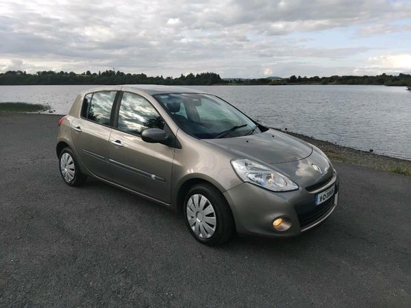 Renault Clio Hatchback, Petrol, 2011, Gold