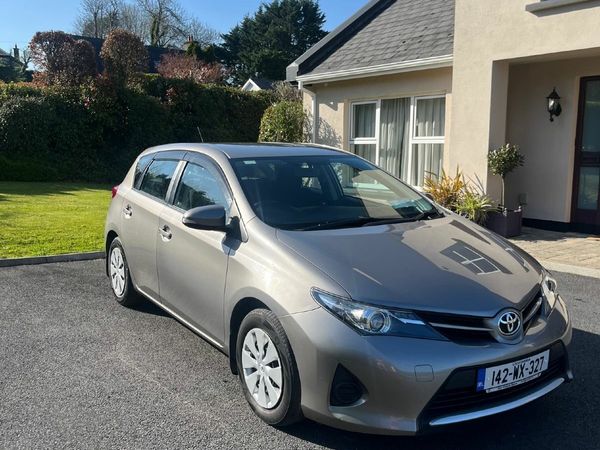 Toyota Auris Hatchback, Diesel, 2014, Bronze