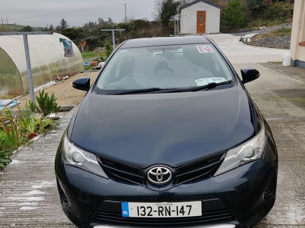 Toyota Auris Hatchback, Diesel, 2013, Black