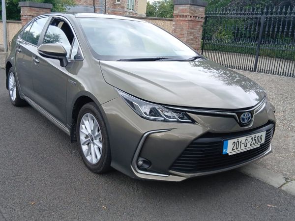 Toyota Corolla Saloon, Petrol Hybrid, 2020, Green
