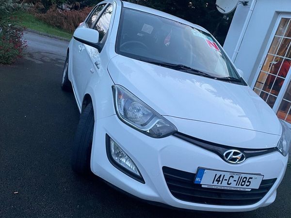 Hyundai i20 Hatchback, Petrol, 2014, White