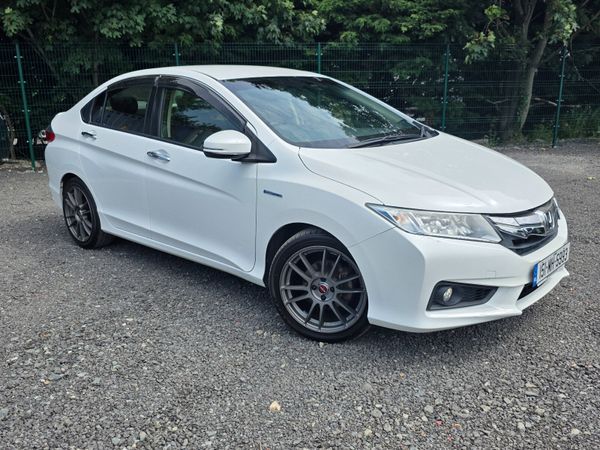Honda Grace Saloon, Petrol Hybrid, 2015, White