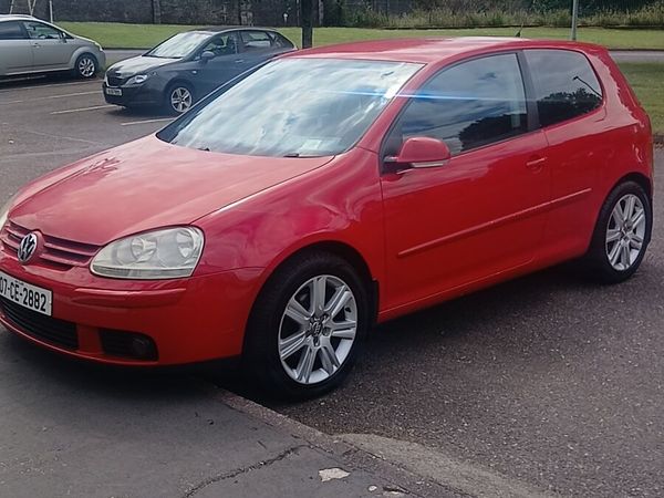 Volkswagen Golf Hatchback, Petrol, 2007, Red