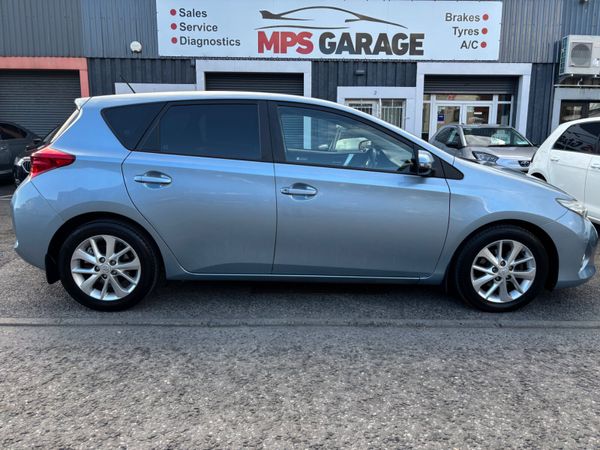 Toyota Auris Hatchback, Diesel, 2014, Blue