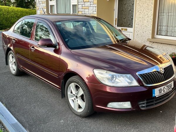 Skoda Octavia Hatchback, Diesel, 2010, Red