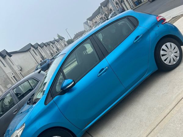 Peugeot 208 Hatchback, Petrol, 2012, Blue