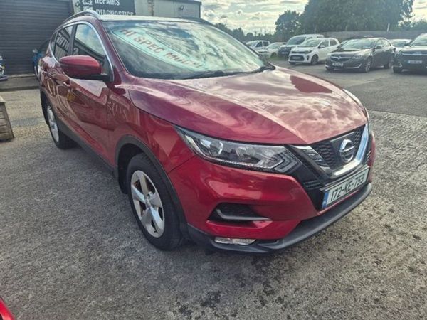 Nissan Qashqai MPV, Petrol, 2017, Red