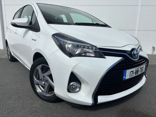 Toyota Yaris Hatchback, Petrol Hybrid, 2017, White