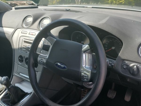 Ford Mondeo Saloon, Petrol, 2008, Silver