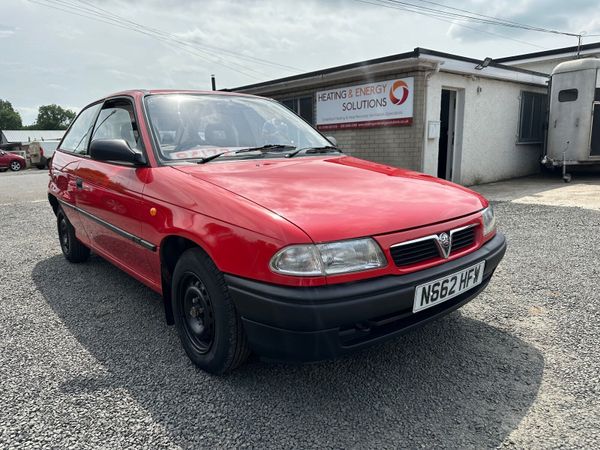 Vauxhall Astra Hatchback, Petrol, 1995, Red