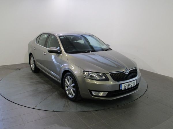 Skoda Octavia Saloon, Diesel, 2016, Beige