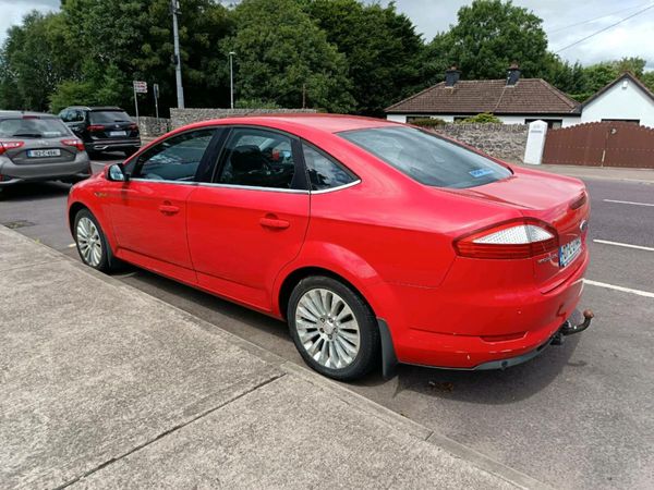 Ford Mondeo Saloon, Petrol, 2007, Red