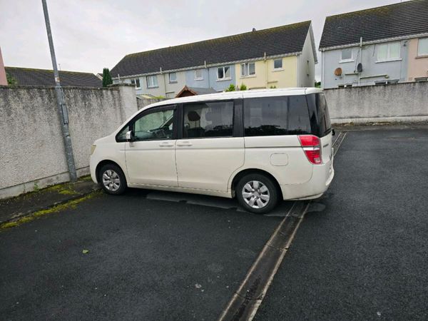 Honda Stepwagon MPV, Petrol, 2011, White